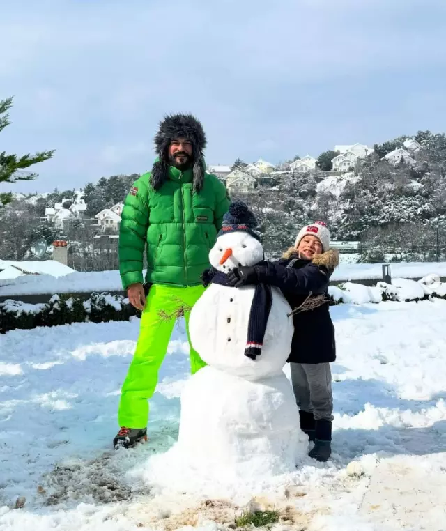 Burak Özçivit ve Fahriye Evcen Aile Fotoğrafı İle Sosyal Medyayı Salladı