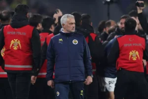 Yeni adresini canlı yayında duyurdular