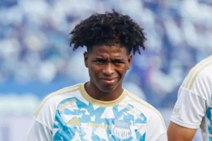 ÜNLÜ FUTBOLCUNUN EŞİNİ VE ÇOCUĞUNU SİLAHLI GRUP KAÇIRDI