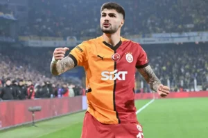 Galatasaray forması giyebilmek için yaptığına bakın